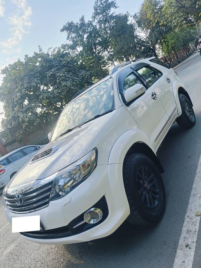 https://images10.gaadi.com/usedcar_image/4396029/original/processed_524a17def0608c7aaf121c8235ac0279.jpg?imwidth=6400