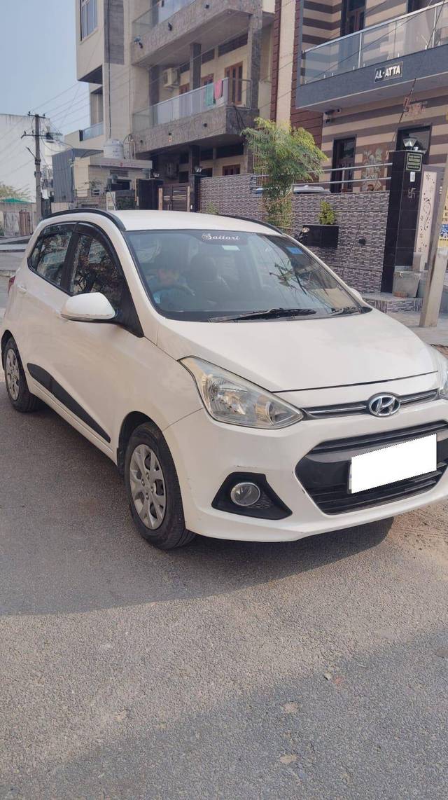 https://images10.gaadi.com/usedcar_image/4396052/original/e3f27f92b39b012786661c51a6ab8ab4.jpg?imwidth=6400