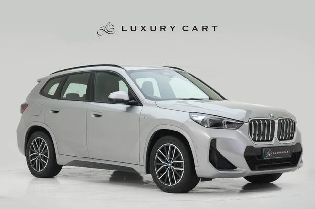 https://images10.gaadi.com/usedcar_image/4396104/original/processed_92b2a109d3558c3b1acaec6db3e04569.jpg?imwidth=6400