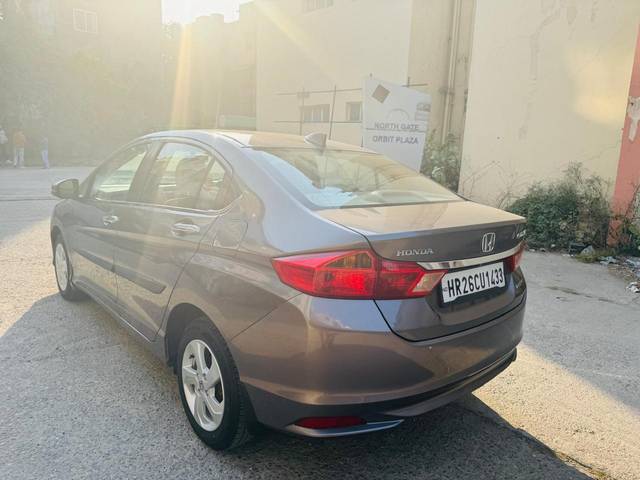 https://images10.gaadi.com/usedcar_image/4396211/original/f5a18b4db80685b50e5a0d0c68b5dce2.jpg?imwidth=6402