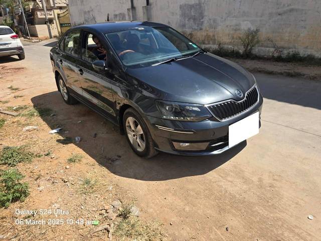 https://images10.gaadi.com/usedcar_image/4396329/original/processed_d2d499aad8d53c42047de117a8a281d9.jpg?imwidth=6400