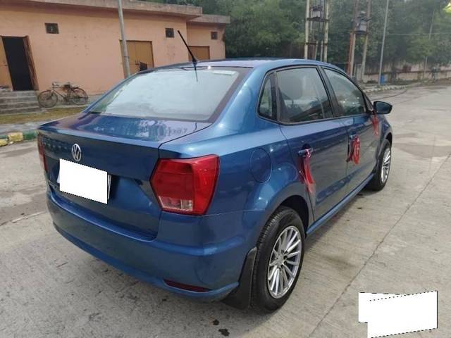 https://images10.gaadi.com/usedcar_image/4396365/original/processed_15d6ef02c6a77c0cd106dd126d823334.jpg?imwidth=6401