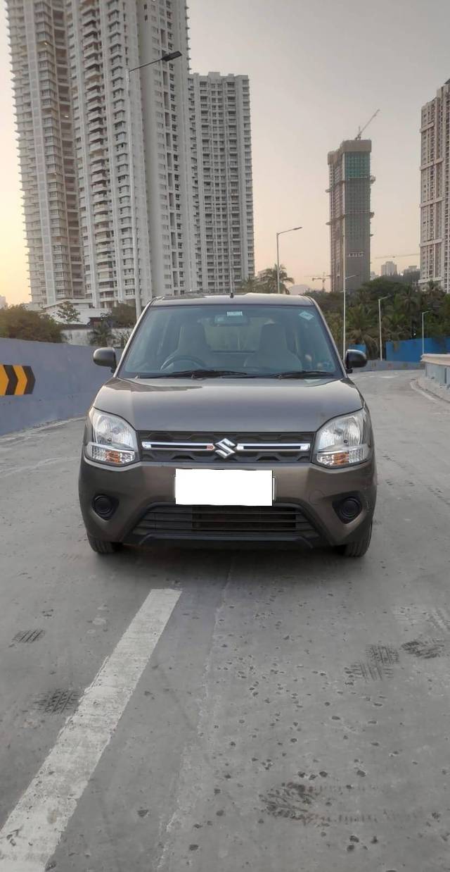 https://images10.gaadi.com/usedcar_image/4396406/original/processed_8276e281eb33a9cc6140bf76c85a5181.jpg?imwidth=6400