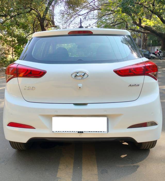 https://images10.gaadi.com/usedcar_image/4396452/original/processed_66d7775e88f31a7e90c81b605c0861c8.jpg?imwidth=6401