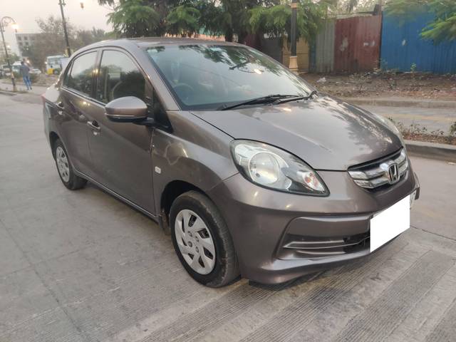 https://images10.gaadi.com/usedcar_image/4396499/original/processed_55e6ef4f684d215132c7e3076b48787d.jpg?imwidth=6400