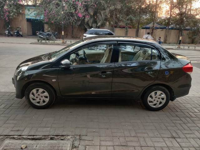 https://images10.gaadi.com/usedcar_image/4396506/original/processed_166b7e7ed4231803380b8d3114e683ab.jpg?imwidth=6401