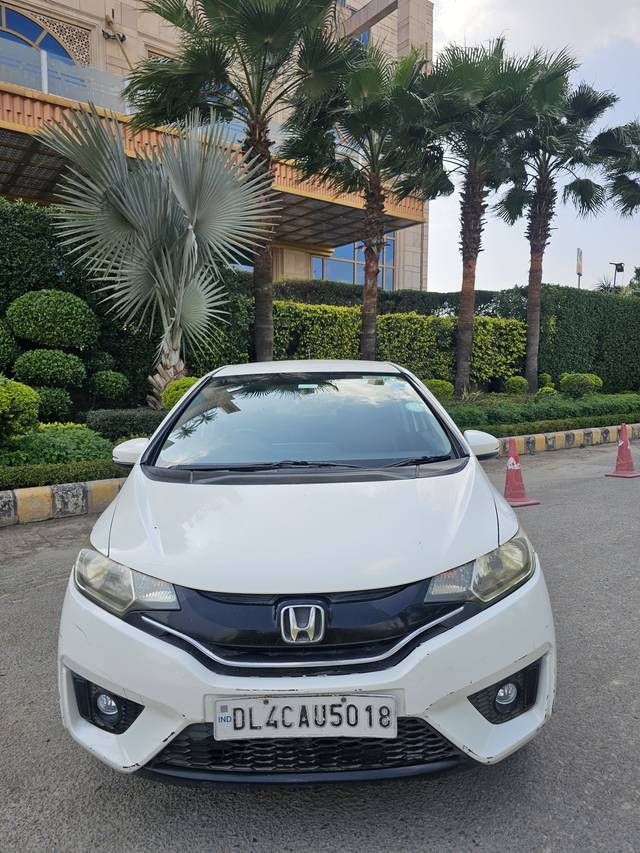 https://images10.gaadi.com/usedcar_image/4396552/original/f190247775bcf7f59607487582d384df.jpg?imwidth=6400