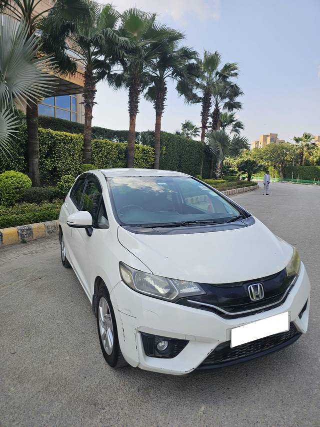 https://images10.gaadi.com/usedcar_image/4396552/original/processed_9db8b93aabb62ace2e9af3ec9a9453bd.jpg?imwidth=6400