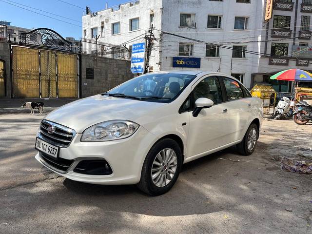 https://images10.gaadi.com/usedcar_image/4396567/original/536494d5188e4cd4bd6d4df28cc554da.jpg?imwidth=6400