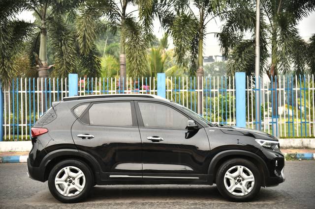 https://images10.gaadi.com/usedcar_image/4396572/original/2de9d8615e6fb58e1554a5da7aee3ff3.jpg?imwidth=6401