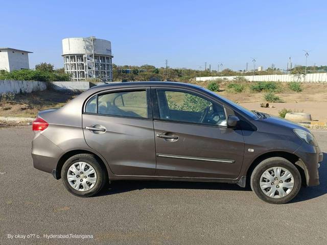 https://images10.gaadi.com/usedcar_image/4396631/original/processed_ffee2e9496498bcf4d37d20d94075f7e.jpg?imwidth=6401