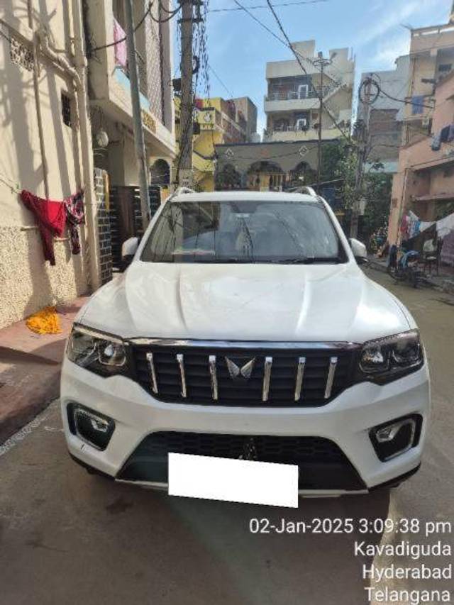 https://images10.gaadi.com/usedcar_image/4396661/original/a87a4caa1db4719bc23f1b8ffa550069.jpg?imwidth=6400