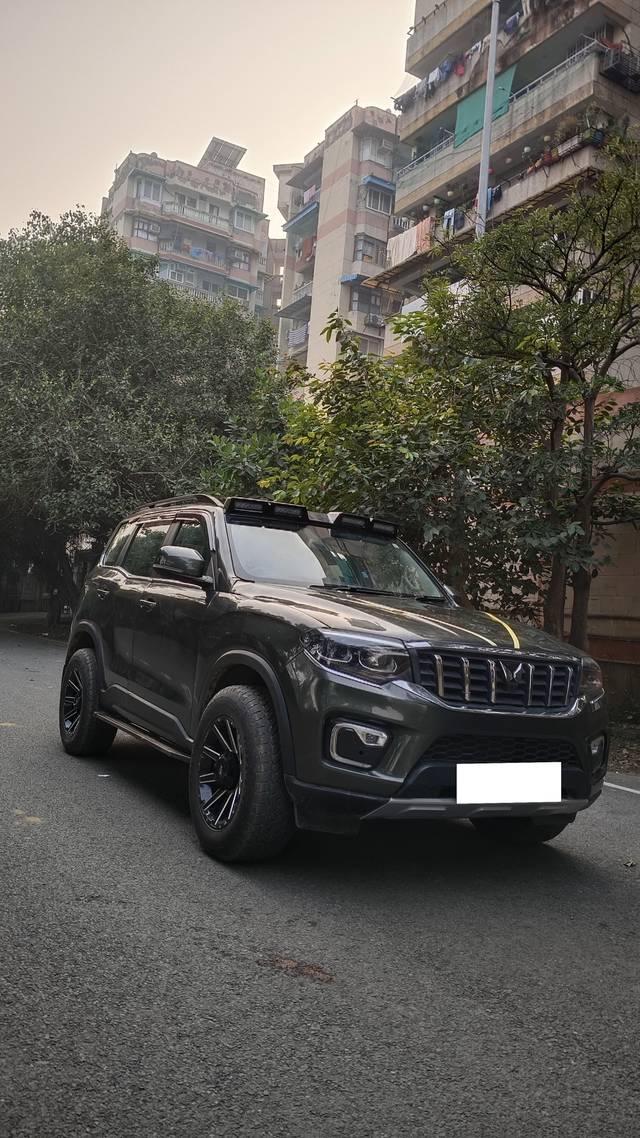 https://images10.gaadi.com/usedcar_image/4396714/original/processed_60174d94dc0542ebd3c31f2531429240.jpg?imwidth=6400