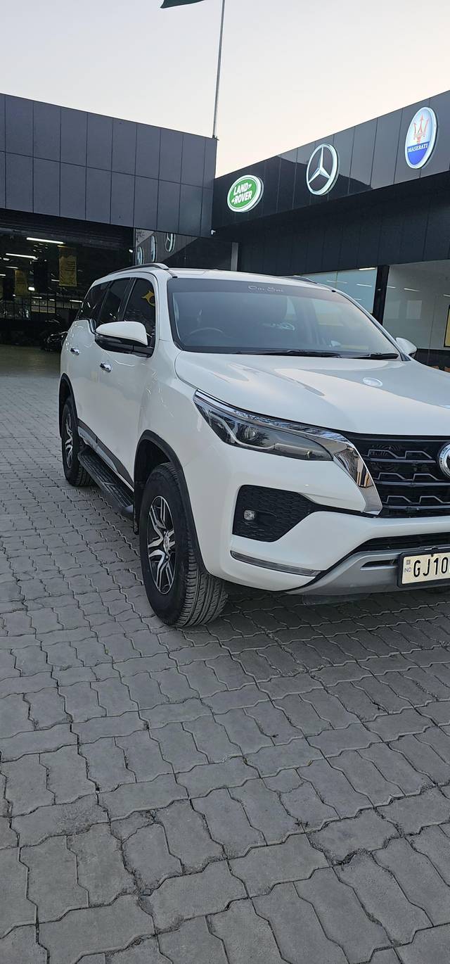 https://images10.gaadi.com/usedcar_image/4396720/original/processed_3c88b04a63db267e9eff4852d609f161.jpg?imwidth=6400