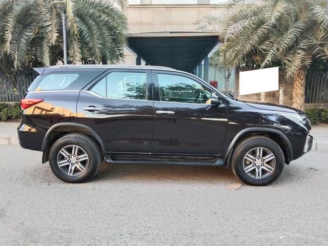 https://images10.gaadi.com/usedcar_image/4396756/original/processed_84cceec5b3b0ca256b0b8b2574cec910.jpg?imwidth=6401