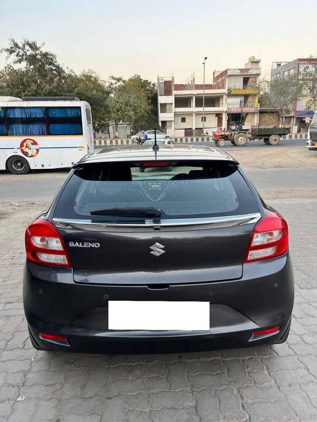 https://images10.gaadi.com/usedcar_image/4396772/original/processed_a0c3fe37d6cc9e14dd4d7686904144a0.jpg?imwidth=6402