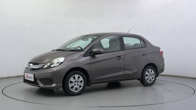 https://images10.gaadi.com/usedcar_image/4396792/original/6f54074cab3e2ad750fbb87bb8052071.JPG?imwidth=6400