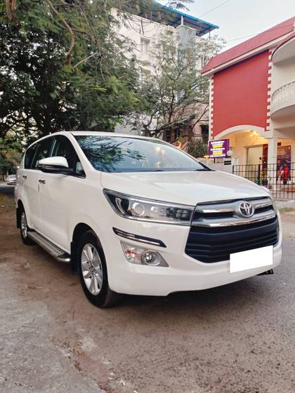 Toyota Innova Crysta 2.4 VX MT