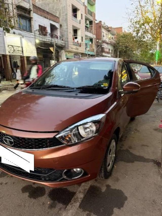 https://images10.gaadi.com/usedcar_image/4396927/original/processed_f6023bb9-9eb1-48e3-9817-80255d4feb73.jpeg?imwidth=6400