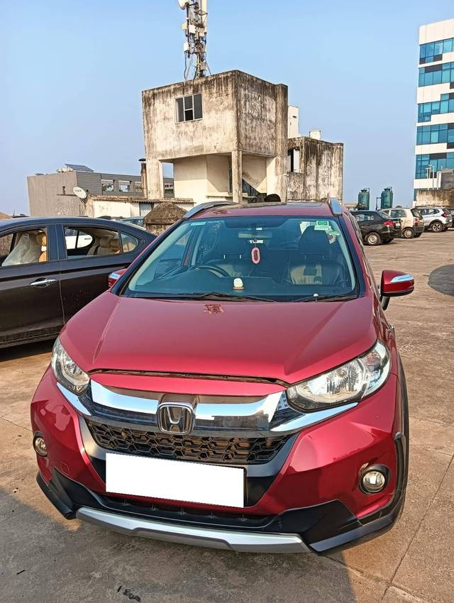 https://images10.gaadi.com/usedcar_image/4397028/original/processed_03cd7f0e57d638a33462252c536aa39d.jpg?imwidth=6400