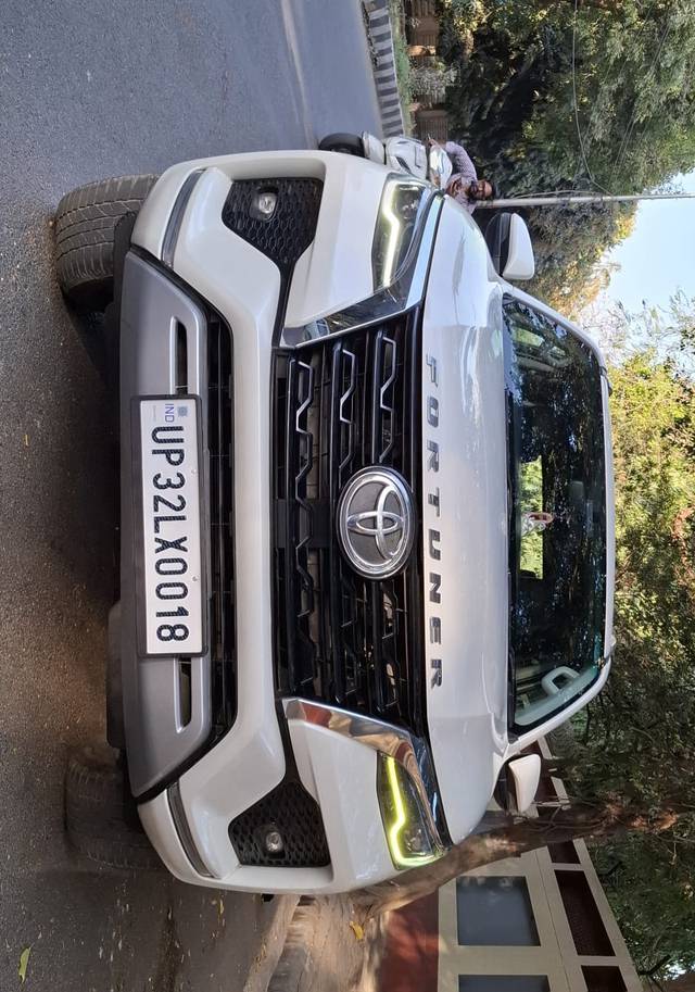 https://images10.gaadi.com/usedcar_image/4397064/original/f6cc23721684e76467903f1d8f5252bd.jpg?imwidth=6401