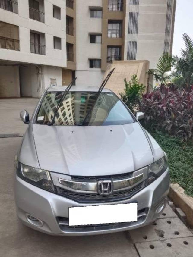 https://images10.gaadi.com/usedcar_image/4397119/original/processed_09237392-b0d2-4e40-a2ad-097e6a0b84f6.jpeg?imwidth=6402