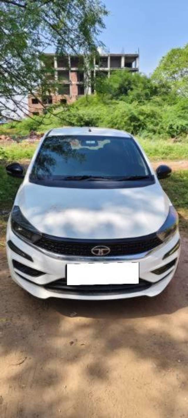 https://images10.gaadi.com/usedcar_image/4397130/original/processed_9138fd62-238e-40a5-9556-a8eb7a7ff166.jpg?imwidth=6400