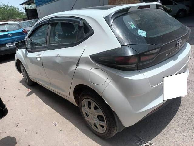 https://images10.gaadi.com/usedcar_image/4397231/original/processed_0b7ab098-0b70-45bd-ae97-f603ef1e7677.jpg?imwidth=6402