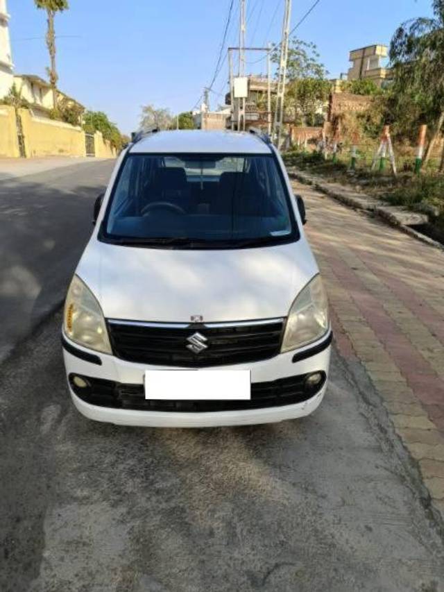 https://images10.gaadi.com/usedcar_image/4397336/original/processed_5fff01b4-b25e-4f45-8ac6-fa76f53ea378.jpg?imwidth=6402