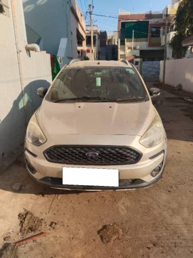 https://images10.gaadi.com/usedcar_image/4397433/original/processed_e5607ed6-5463-4881-a676-668d7ee3ae94.jpg?imwidth=6400