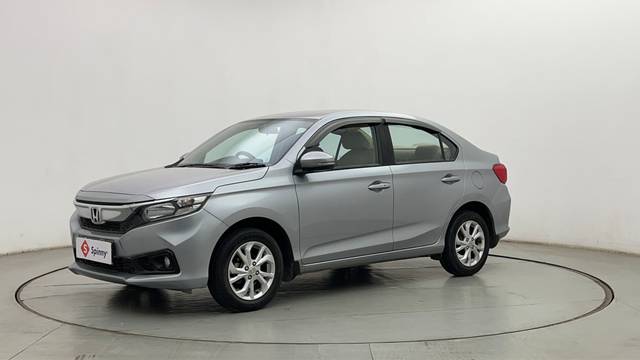 https://images10.gaadi.com/usedcar_image/4397486/original/9495d12701051c9d13b12099d59129c4.JPG?imwidth=6400