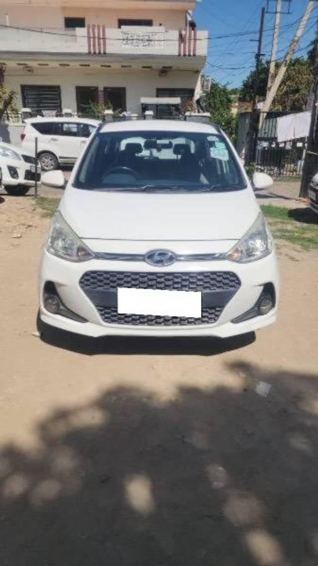 https://images10.gaadi.com/usedcar_image/4397658/original/processed_8e11a568-396b-43f7-bfef-c2d54e57e5a4.jpeg?imwidth=6400