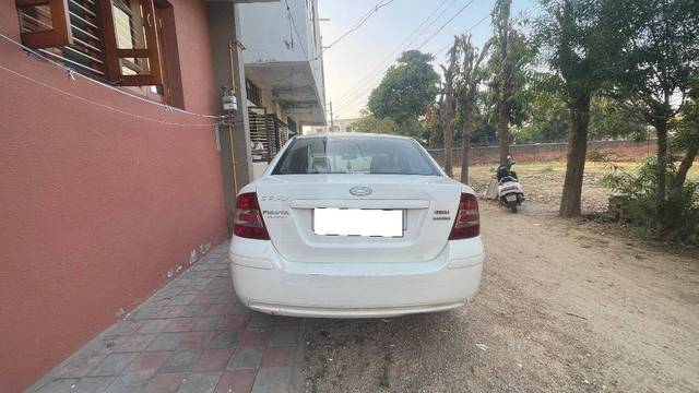 https://images10.gaadi.com/usedcar_image/4397683/original/832ff87b67ed7691da263d613d0818af.jpeg?imwidth=6401