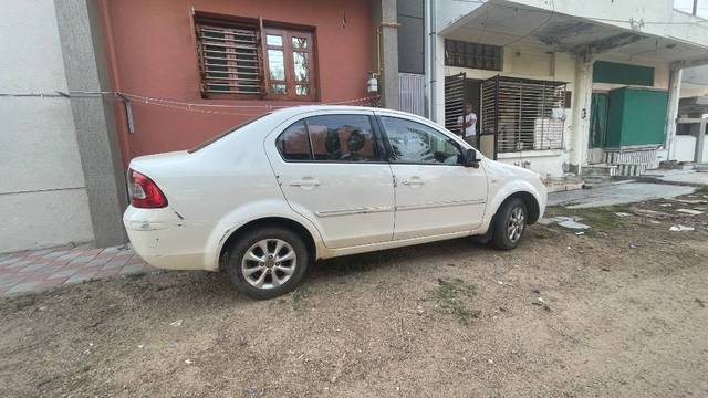 https://images10.gaadi.com/usedcar_image/4397683/original/deea10d9942194eedd172e8c001a8902.jpeg?imwidth=6400