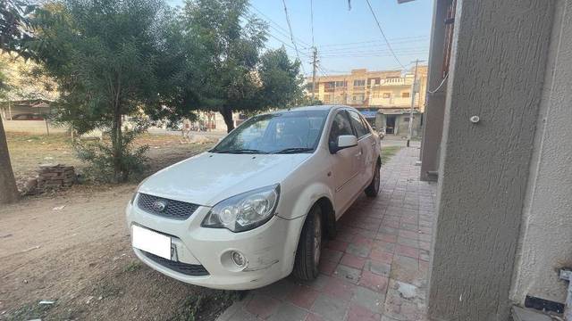 https://images10.gaadi.com/usedcar_image/4397683/original/e1aea5ce14c43882e8c1cd196b3c833d.jpeg?imwidth=6402