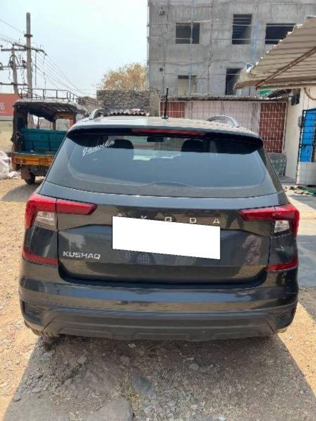 https://images10.gaadi.com/usedcar_image/4397738/original/processed_92b86661-177c-4dc7-8d42-27d2bffffe8a.jpeg?imwidth=6402