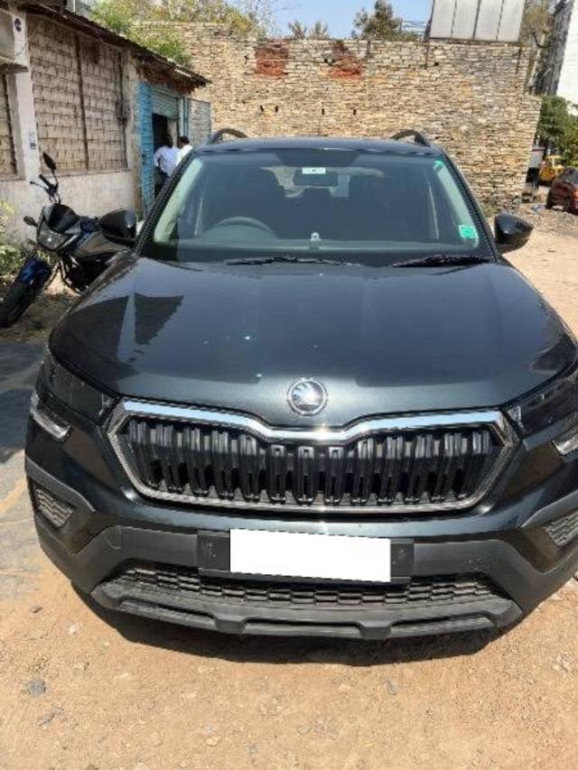 https://images10.gaadi.com/usedcar_image/4397738/original/processed_aaa97b8c-024c-4dfc-82b4-15416bd90114.jpeg?imwidth=6400