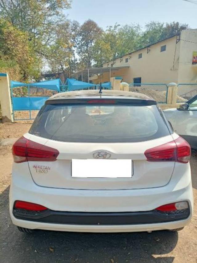 https://images10.gaadi.com/usedcar_image/4397784/original/processed_33e4e881-f853-41d3-8b08-5588741006e7.jpeg?imwidth=6401