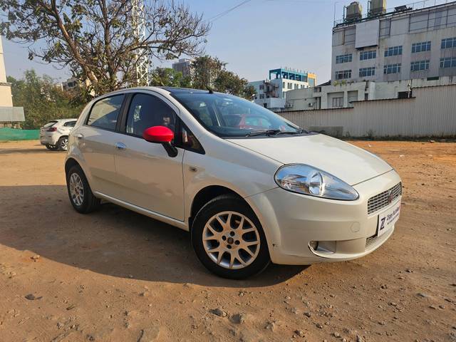 https://images10.gaadi.com/usedcar_image/4397820/original/processed_9abc4b60bc3e6bad9847fec08d0786a1.jpg?imwidth=6400