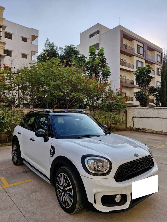 https://images10.gaadi.com/usedcar_image/4397859/original/processed_eac694a9c03de180fc95db3e0d7b8b57.jpg?imwidth=6400