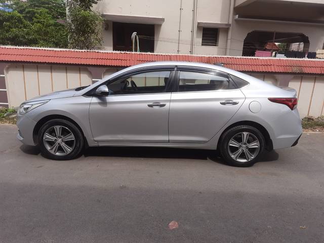 https://images10.gaadi.com/usedcar_image/4397927/original/4364b246548115523a2449db81007d0f.jpg?imwidth=6402