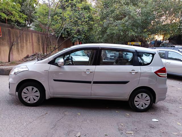 https://images10.gaadi.com/usedcar_image/4397936/original/processed_b0bdf323119fbe1ee39502e8e0d34ac6.jpg?imwidth=6402