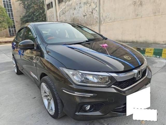 https://images10.gaadi.com/usedcar_image/4397957/original/processed_6f345e91ccdb394518f5d414aea7be36.jpg?imwidth=6400