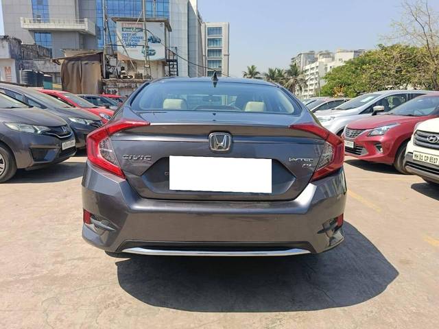 https://images10.gaadi.com/usedcar_image/4397960/original/processed_6eda9f9991daa5527424ece4eac13485.jpg?imwidth=6402