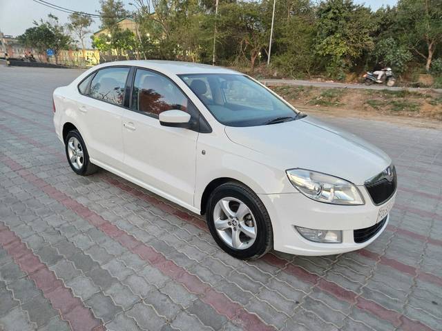 https://images10.gaadi.com/usedcar_image/4397986/original/c87166a41b995699517ab56d415ae695.jpg?imwidth=6400