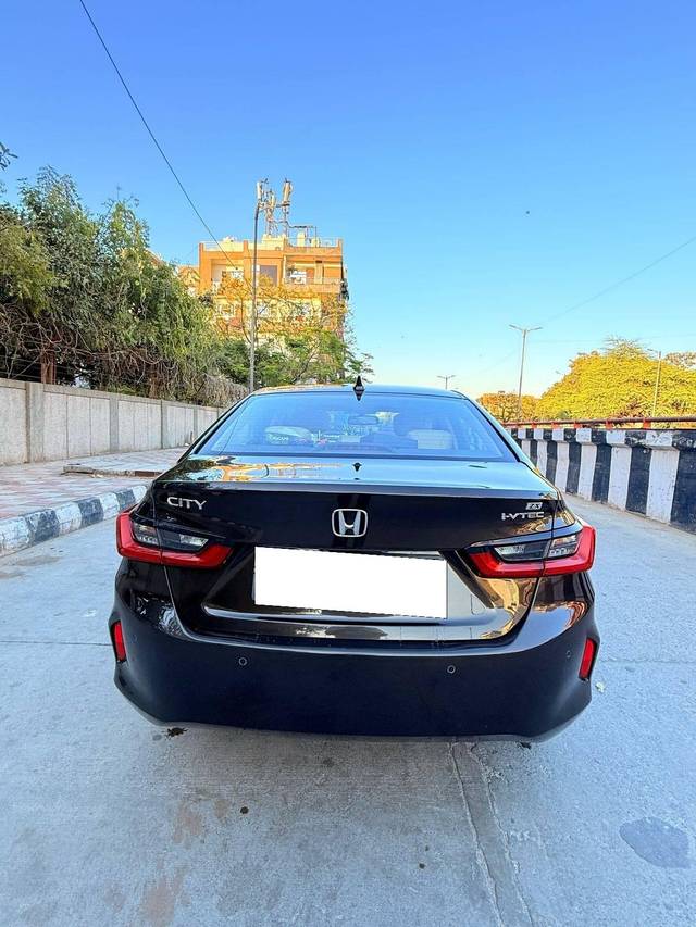 https://images10.gaadi.com/usedcar_image/4398041/original/processed_521557f97162f3c5448ce4ef17291121.jpg?imwidth=6402