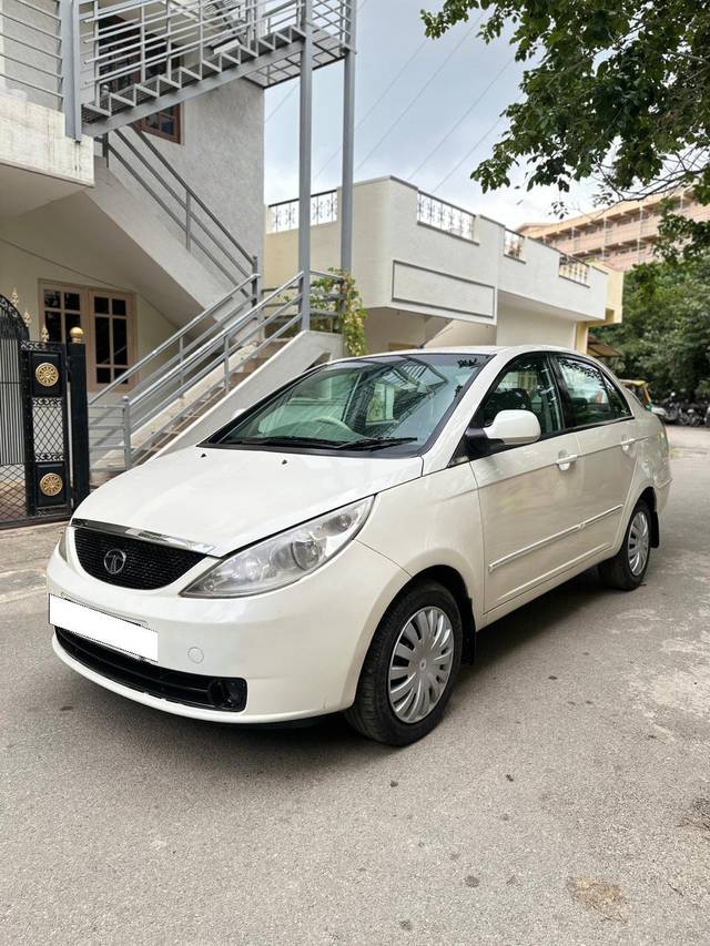 https://images10.gaadi.com/usedcar_image/4398077/original/processed_4d54ee0bbf4c3a57a1513843894f1191.jpg?imwidth=6402