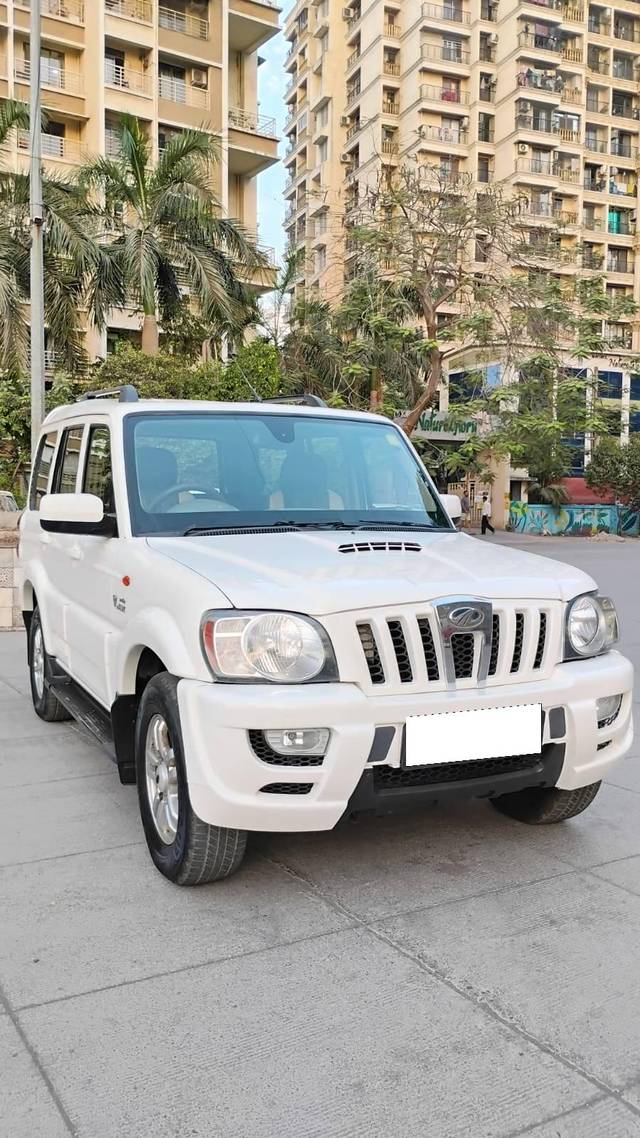 https://images10.gaadi.com/usedcar_image/4398144/original/processed_090469bb6ce8717e100aaaf2e5fab933.jpg?imwidth=6400