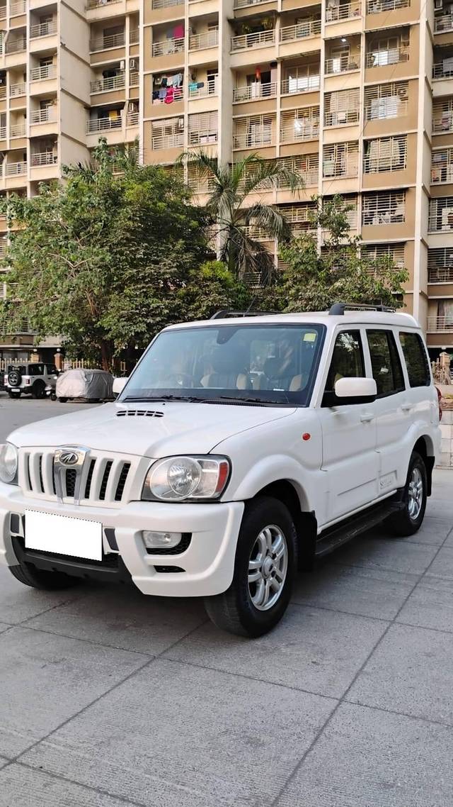 https://images10.gaadi.com/usedcar_image/4398144/original/processed_c0c5a5714198ec1136e218689e85e1c1.jpg?imwidth=6402