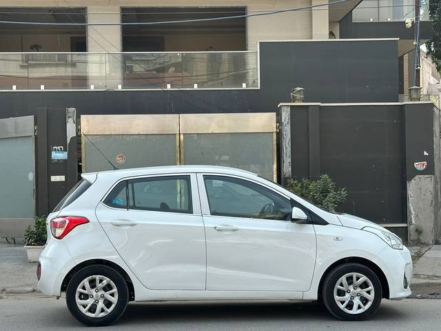 https://images10.gaadi.com/usedcar_image/4398189/original/c3a7c9dc5b24438f18a9f3c1c6817499.jpg?imwidth=6401